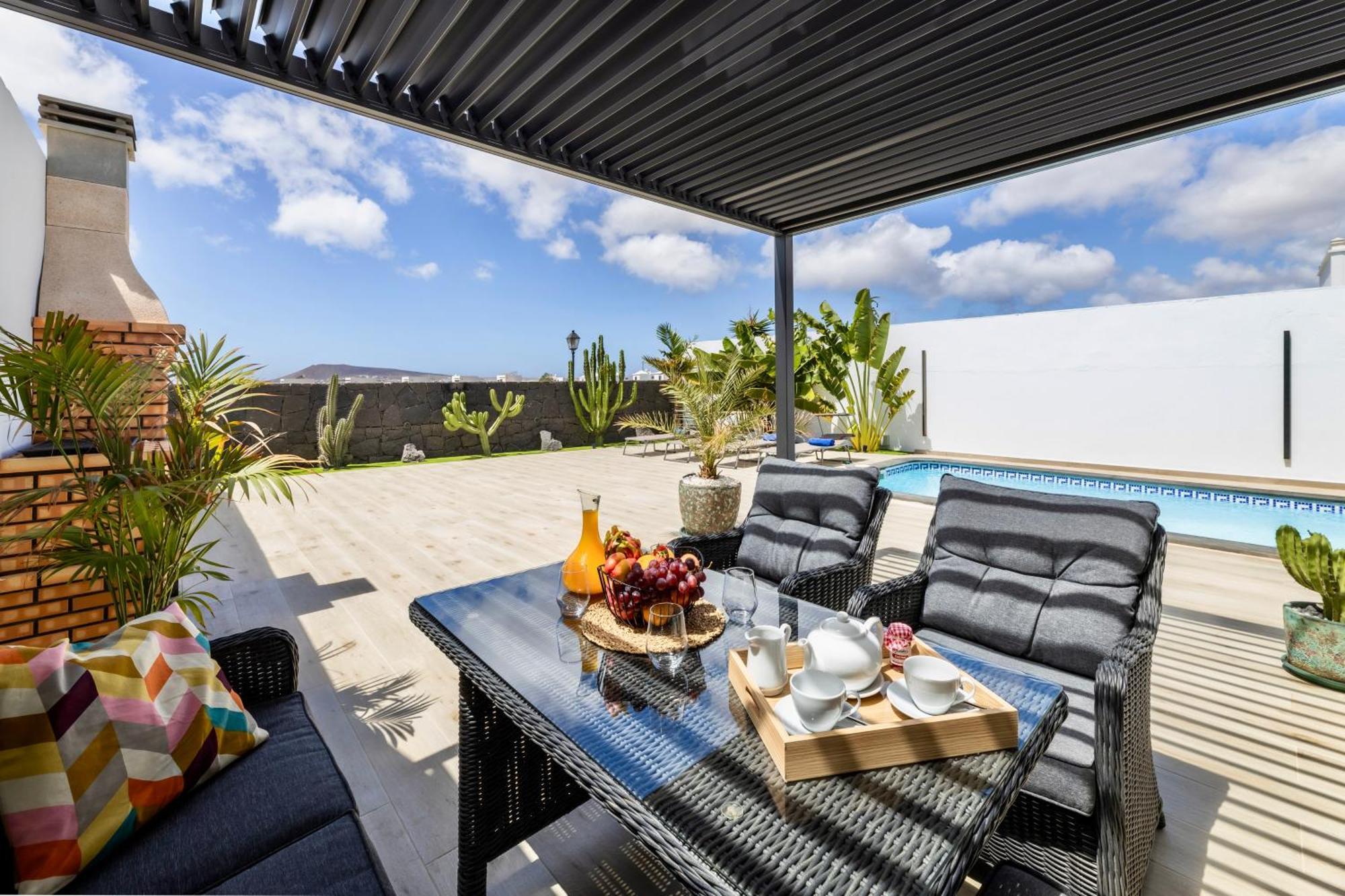 Villa Playa Blanca - Heated Pool, Aircon Exterior photo