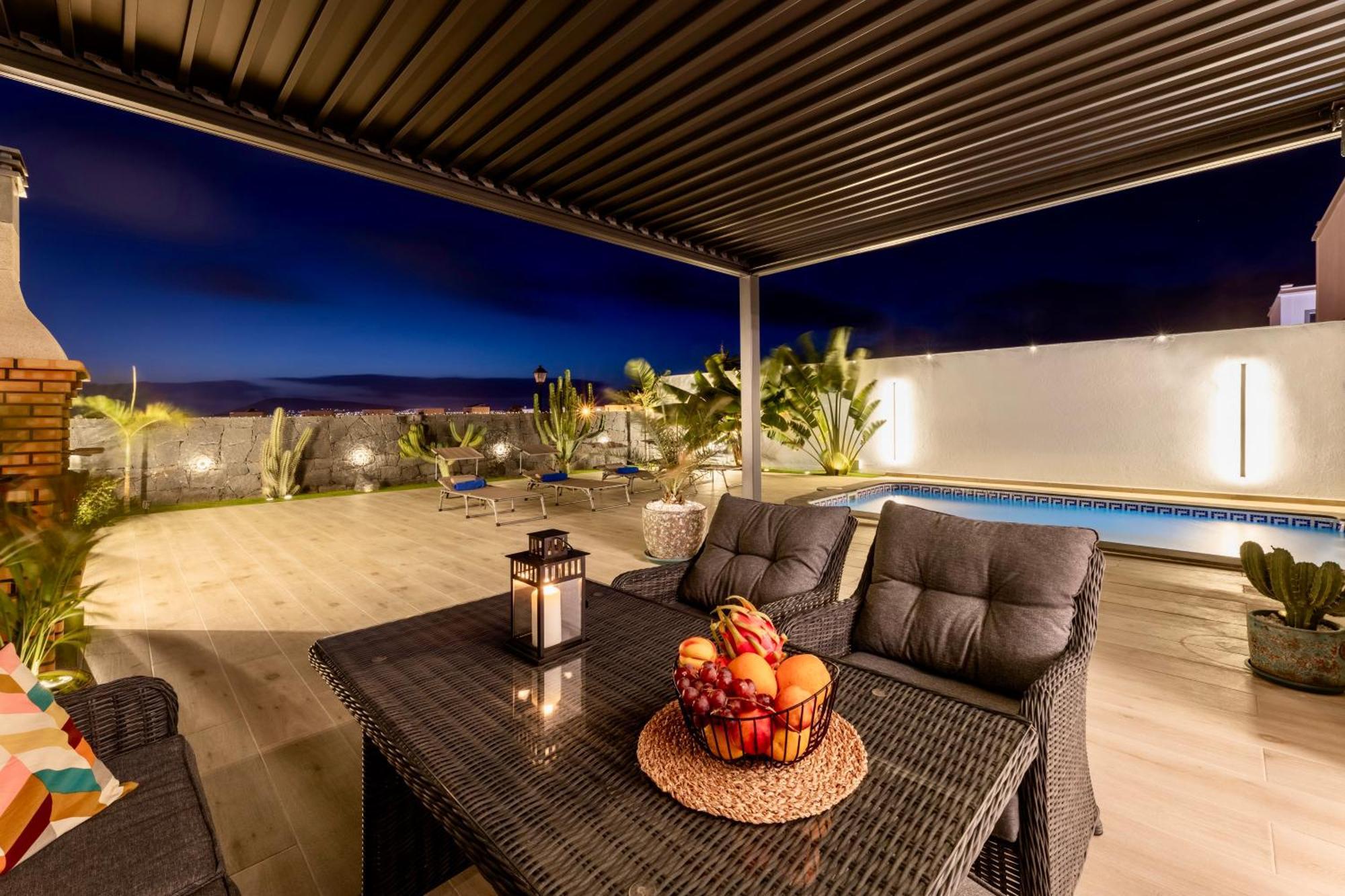 Villa Playa Blanca - Heated Pool, Aircon Exterior photo