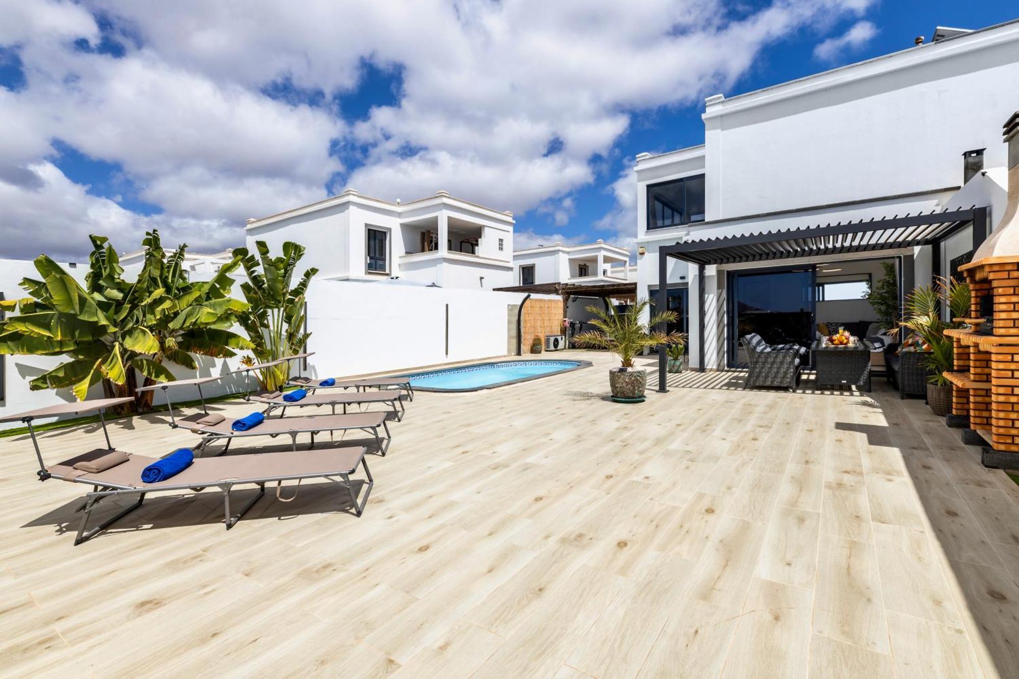 Villa Playa Blanca - Heated Pool, Aircon Exterior photo