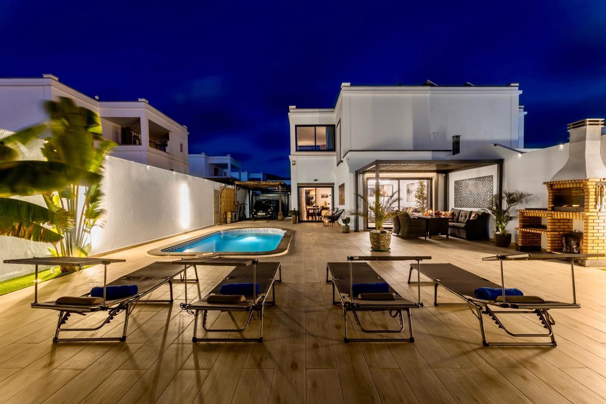 Villa Playa Blanca - Heated Pool, Aircon Exterior photo