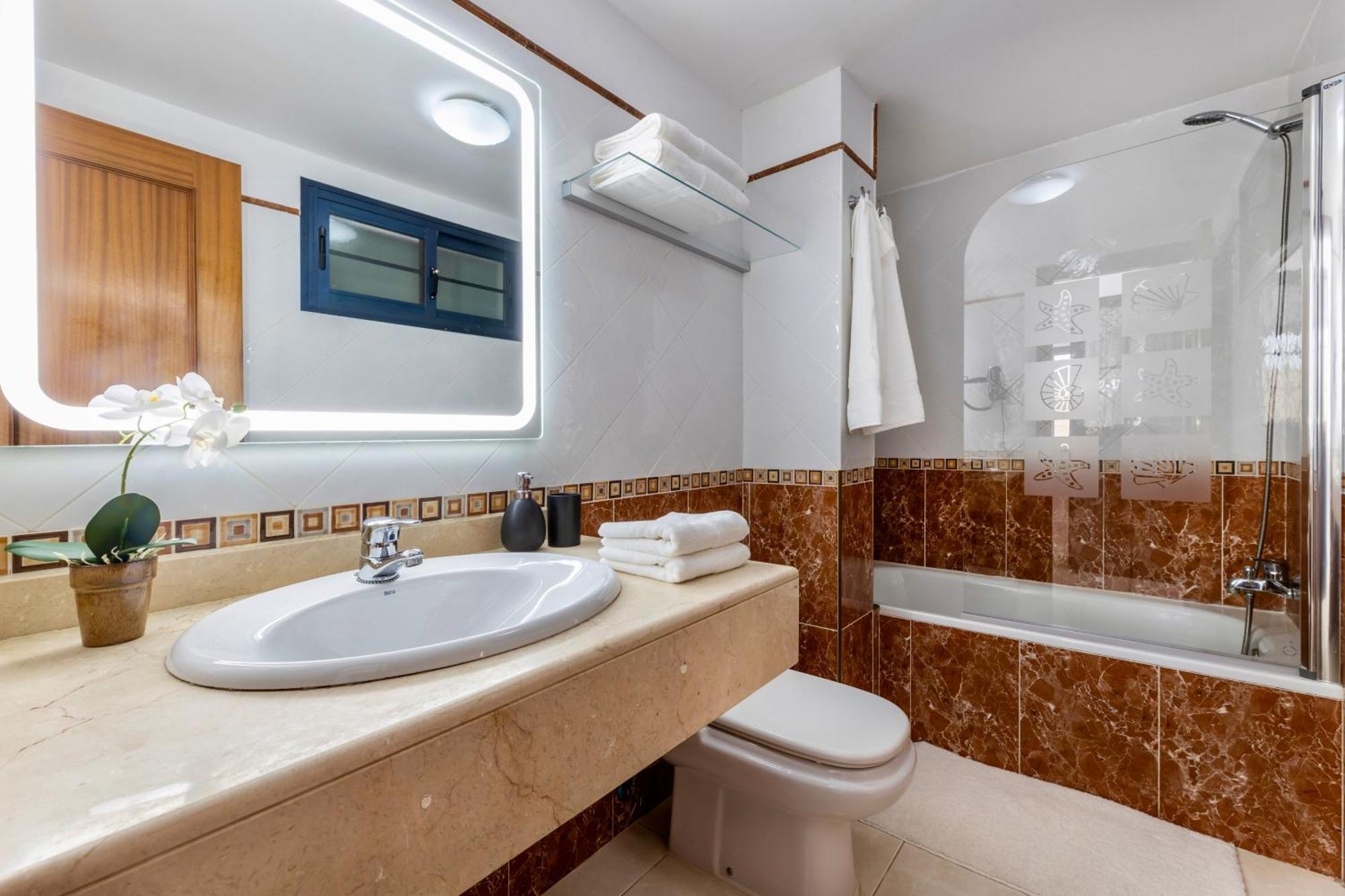 Villa Playa Blanca - Heated Pool, Aircon Exterior photo